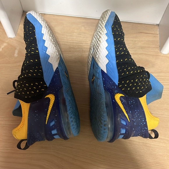 Nike Basketball Shoes - Picture 5 of 6